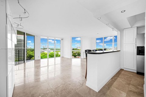 Condo in Miami, Florida, 2 bedrooms  № 1806075 - photo 2