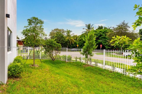 Propiedad comercial en venta en Fort Lauderdale, Florida, 346.71 m2 № 1921060 - foto 20