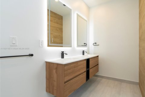 Propiedad comercial en venta en Fort Lauderdale, Florida, 346.71 m2 № 1921060 - foto 28