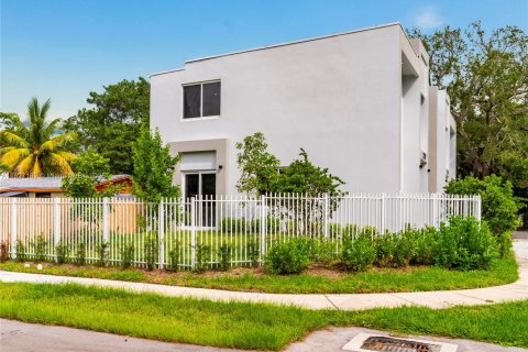 Propiedad comercial en venta en Fort Lauderdale, Florida, 346.71 m2 № 1921060 - foto 16