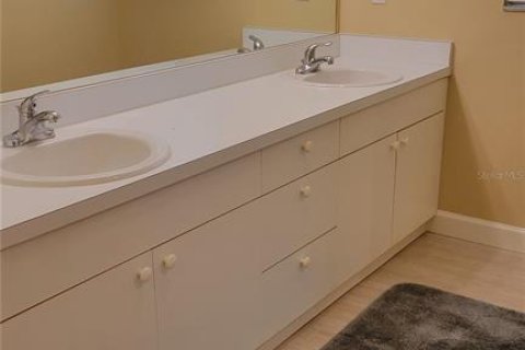 Copropriété à louer à Sarasota, Floride: 2 chambres, 106.56 m2 № 2408272 - photo 13