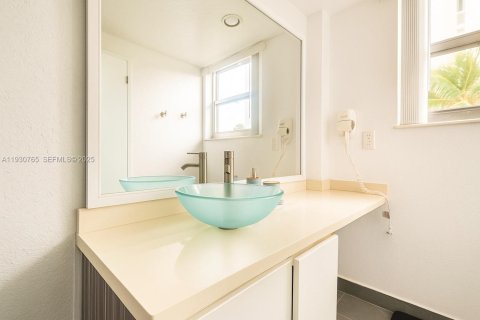 Condominio en venta en Hollywood, Florida, 2 dormitorios, 126.16 m2 № 2034388 - foto 17