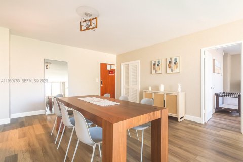 Condominio en venta en Hollywood, Florida, 2 dormitorios, 126.16 m2 № 2034388 - foto 9