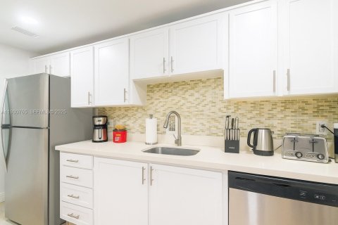 Condominio en venta en Hollywood, Florida, 2 dormitorios, 126.16 m2 № 2034388 - foto 11