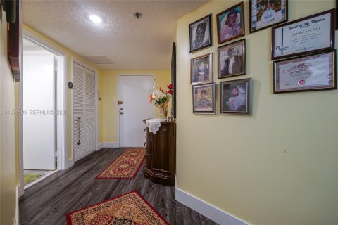 Condominio en venta en Lauderhill, Florida, 3 dormitorios, 183.2 m2 № 2033022 - foto 3