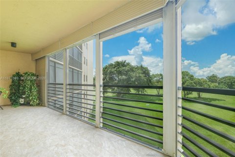 Condominio en venta en Lauderhill, Florida, 3 dormitorios, 183.2 m2 № 2033022 - foto 2