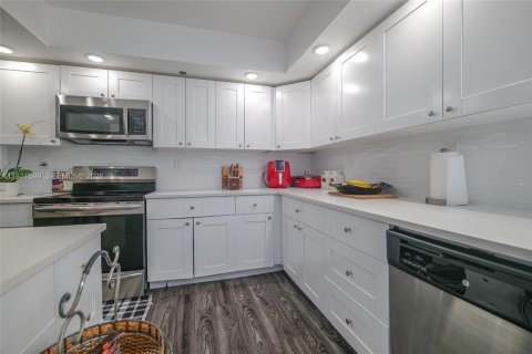 Condominio en venta en Lauderhill, Florida, 3 dormitorios, 183.2 m2 № 2033022 - foto 16