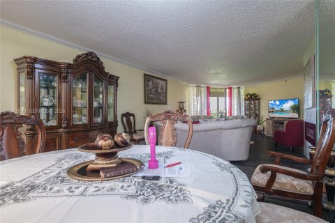 Condominio en venta en Lauderhill, Florida, 3 dormitorios, 183.2 m2 № 2033022 - foto 10