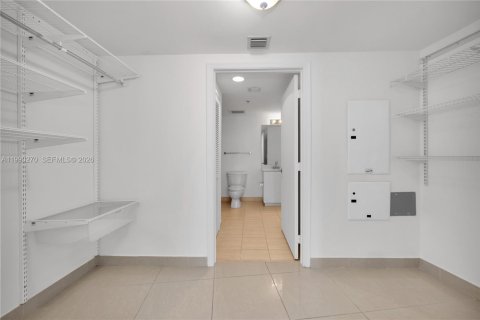 Купить кондоминиум в Майами, Флорида 1 спальня, 73.49м2, № 2052158 - фото 16