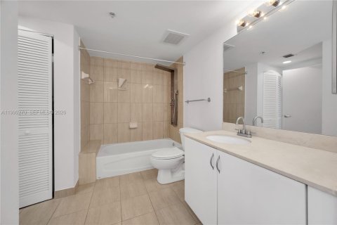 Купить кондоминиум в Майами, Флорида 1 спальня, 73.49м2, № 2052158 - фото 15