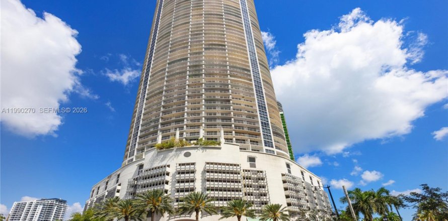 Кондоминиум с 1 спальней в Майами, Флорида № 2052158