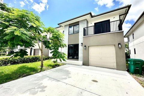 House in Florida City, Florida 5 bedrooms, 176.7 sq.m. № 1927628 - photo 13