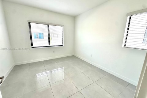 House in Florida City, Florida 5 bedrooms, 176.7 sq.m. № 1927628 - photo 27