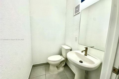 House in Florida City, Florida 5 bedrooms, 176.7 sq.m. № 1927628 - photo 11