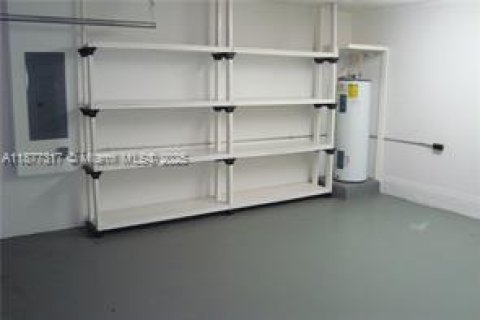 House in Pembroke Pines, Florida 5 bedrooms, 222.97 sq.m. № 1920673 - photo 12