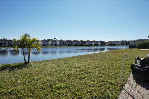 House in Ave Maria, Florida 3 bedrooms, 170.57 sq.m. № 2080632 - photo 8