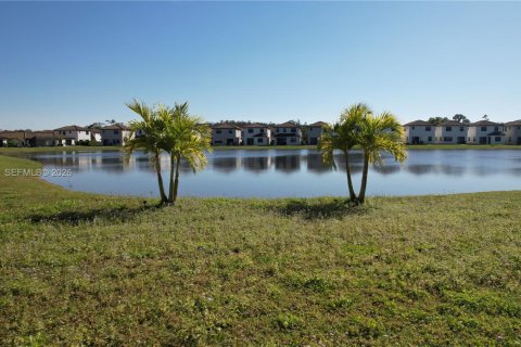 House in Ave Maria, Florida 3 bedrooms, 170.57 sq.m. № 2080632 - photo 7