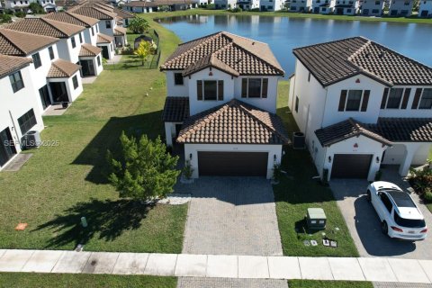 House in Ave Maria, Florida 3 bedrooms, 170.57 sq.m. № 2080632 - photo 3