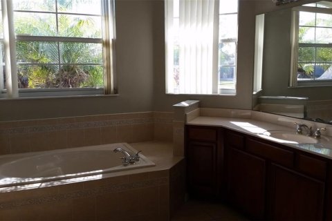 Villa ou maison à louer à Kissimmee, Floride: 5 chambres, 310.29 m2 № 1817348 - photo 14