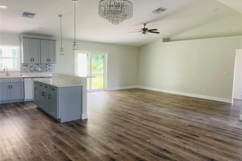House in Lake Placid, Florida 3 bedrooms, 171.5 sq.m. № 2173273 - photo 5