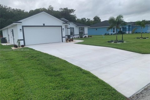 House in Lake Placid, Florida 3 bedrooms, 171.5 sq.m. № 2173273 - photo 30