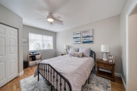 Condo in Miami, Florida, 1 bedroom  № 2010405 - photo 9