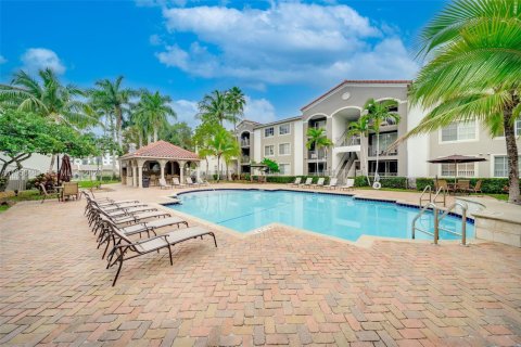 Condo in Miami, Florida, 1 bedroom  № 2010405 - photo 16