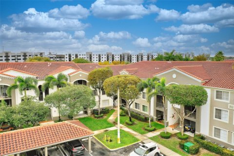 Condo in Miami, Florida, 1 bedroom  № 2010405 - photo 21