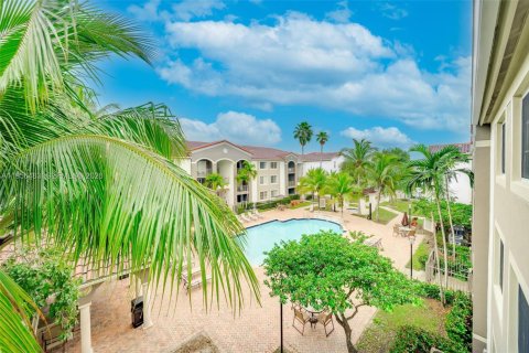 Condo in Miami, Florida, 1 bedroom  № 2010405 - photo 13