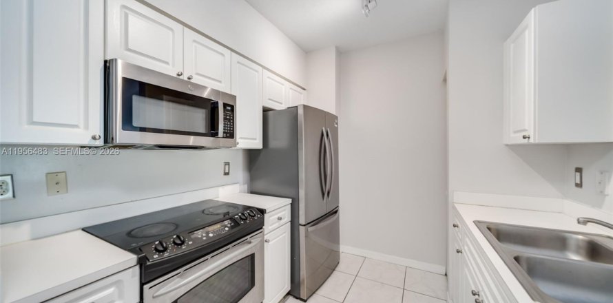 Condo in Miami, Florida, 1 bedroom  № 2010405