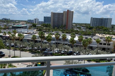 Condo in Fort Lauderdale, Florida, 2 bedrooms  № 1753550 - photo 22