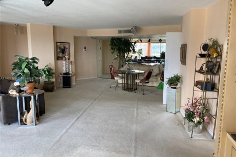 Condo in Fort Lauderdale, Florida, 2 bedrooms  № 1753550 - photo 13