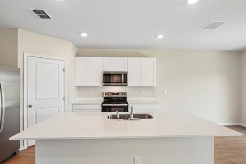 House in Palmetto, Florida 5 bedrooms, 242.01 sq.m. № 2229778 - photo 4