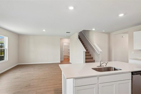 House in Palmetto, Florida 5 bedrooms, 242.01 sq.m. № 2229778 - photo 10