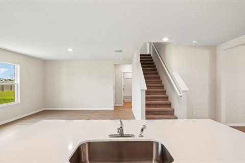 House in Palmetto, Florida 5 bedrooms, 242.01 sq.m. № 2229778 - photo 8