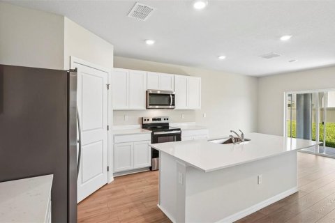 House in Palmetto, Florida 5 bedrooms, 242.01 sq.m. № 2229778 - photo 3
