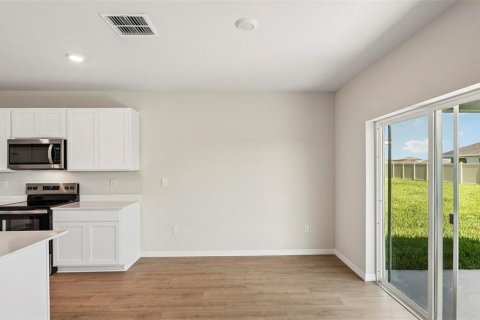 House in Palmetto, Florida 5 bedrooms, 242.01 sq.m. № 2229778 - photo 7