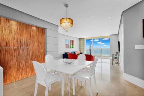 Condominio en alquiler en Sunny Isles Beach, Florida, 2 dormitorios, 148.83 m2 № 2035826 - foto 16