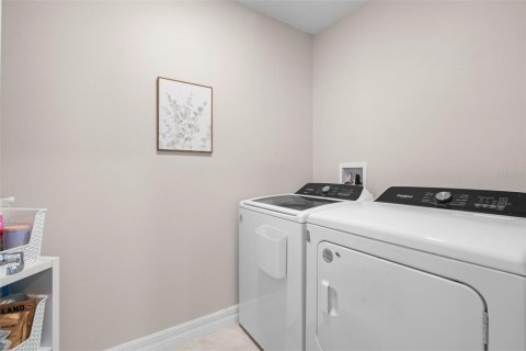 House in Plant City, Florida 4 bedrooms, 224.45 sq.m. № 1853893 - photo 18