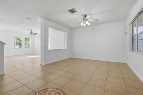 Villa ou maison à vendre à Kissimmee, Floride: 4 chambres, 255.11 m2 № 2321068 - photo 6