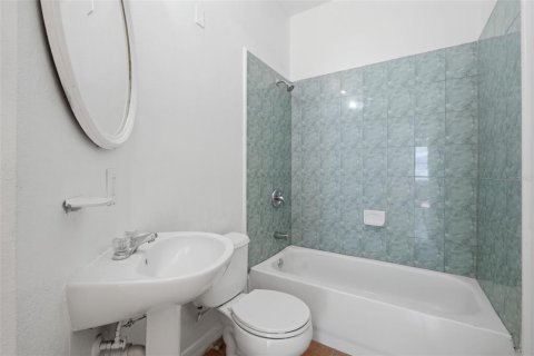 Villa ou maison à vendre à Kissimmee, Floride: 4 chambres, 255.11 m2 № 2321068 - photo 17