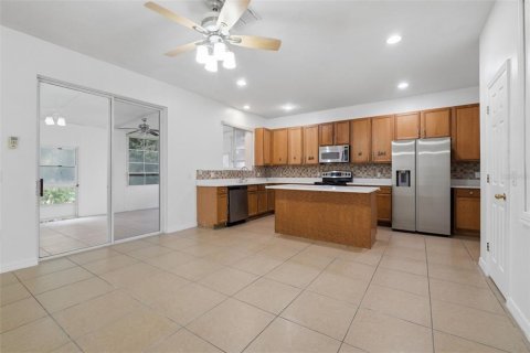 Villa ou maison à vendre à Kissimmee, Floride: 4 chambres, 255.11 m2 № 2321068 - photo 11