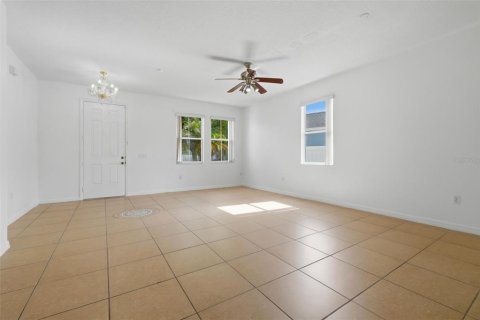 Villa ou maison à vendre à Kissimmee, Floride: 4 chambres, 255.11 m2 № 2321068 - photo 2