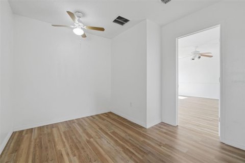 Villa ou maison à vendre à Kissimmee, Floride: 4 chambres, 255.11 m2 № 2321068 - photo 19