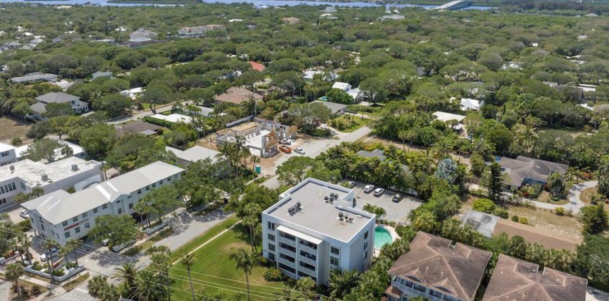 Condo in Vero Beach, Florida, 2 bedrooms № 1101171