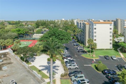Condo in Lauderhill, Florida, 3 bedrooms  № 1117955 - photo 1
