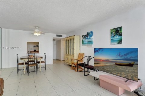 Condominio en alquiler en Fort Lauderdale, Florida, 2 dormitorios, 106.28 m2 № 2154358 - foto 10