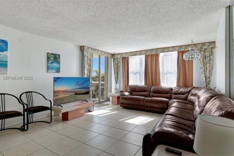 Condominio en alquiler en Fort Lauderdale, Florida, 2 dormitorios, 106.28 m2 № 2154358 - foto 12
