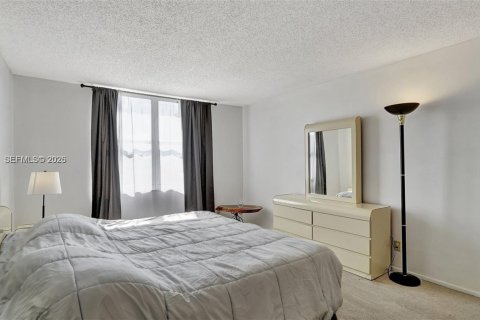 Condominio en alquiler en Fort Lauderdale, Florida, 2 dormitorios, 106.28 m2 № 2154358 - foto 16