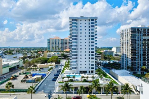Condominio en alquiler en Fort Lauderdale, Florida, 2 dormitorios, 106.28 m2 № 2154358 - foto 25